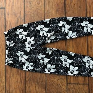 Agnes and Dora black floral legging